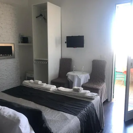 Πανσιόν Palese Profumo Di Mare 2*